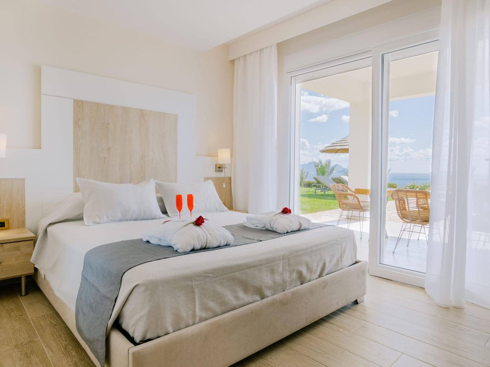 Villa Afrodite master bedroom with garden and sea view