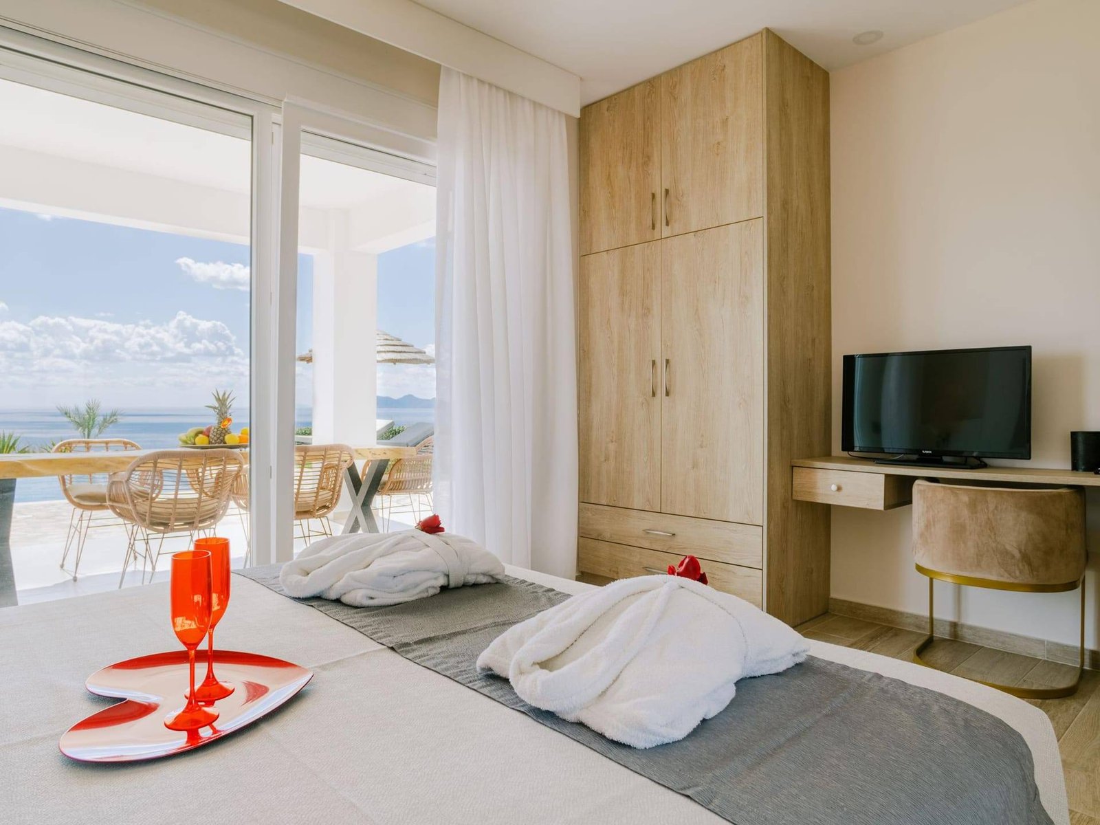 Villa Afrodite bedroom with desk and sea-view doors