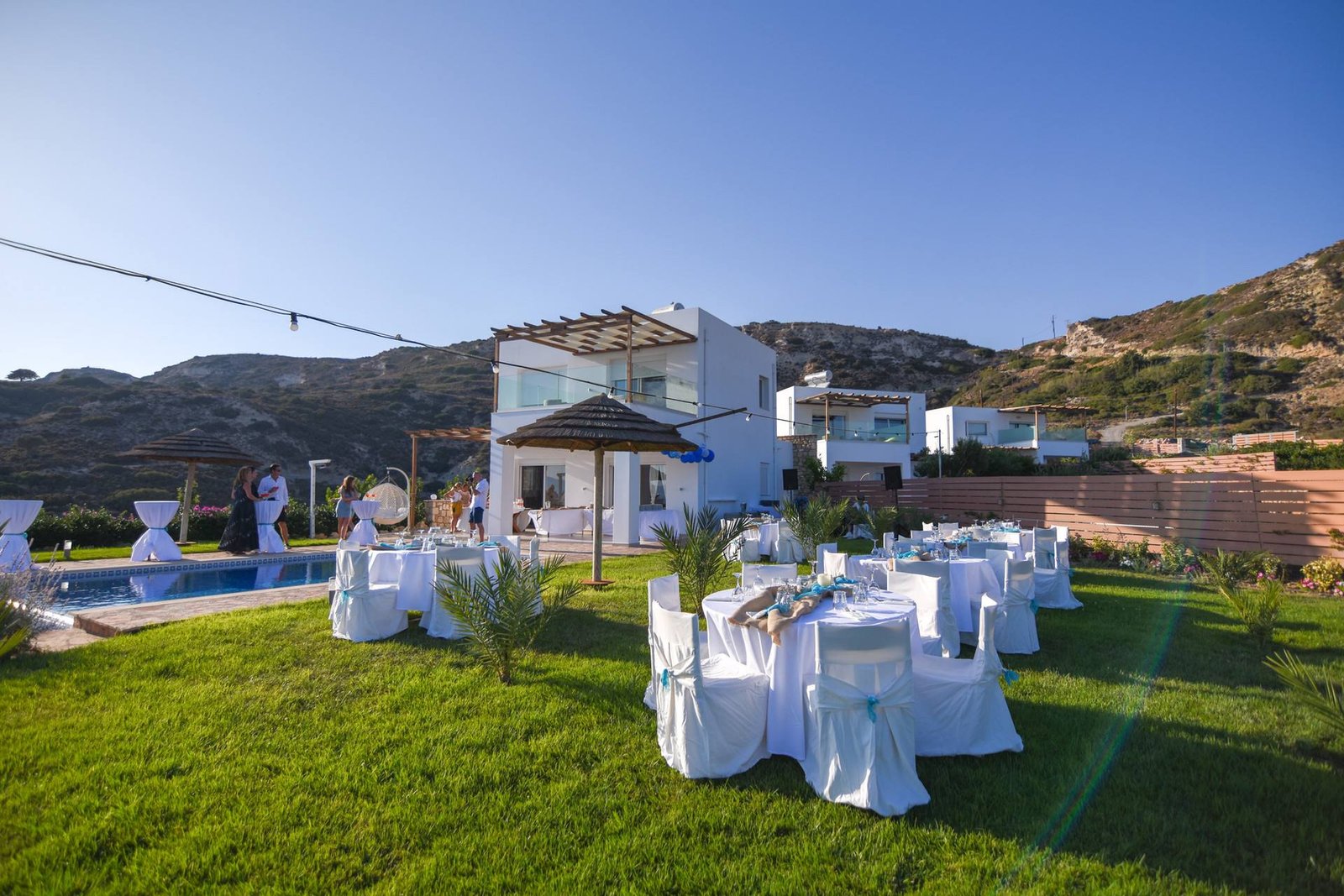 Dinner tables on the lawn in front of the villas