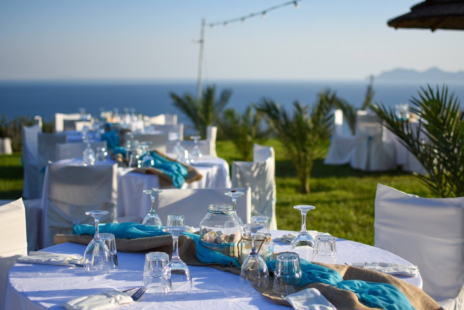Table setting in blue and white for a private dinner